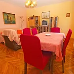 Branko 1142 Apartment