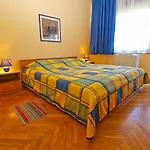 Branko 1142 Apartment *