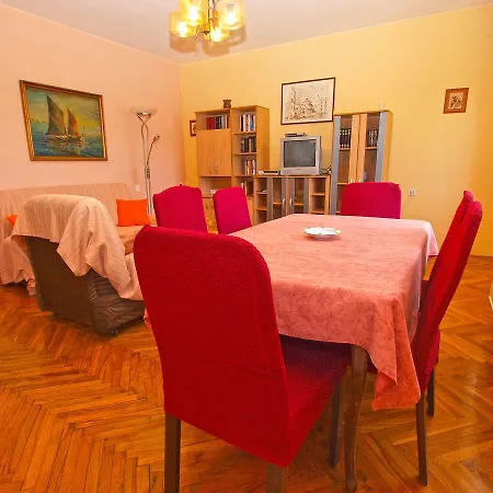 Branko 1142 Apartment